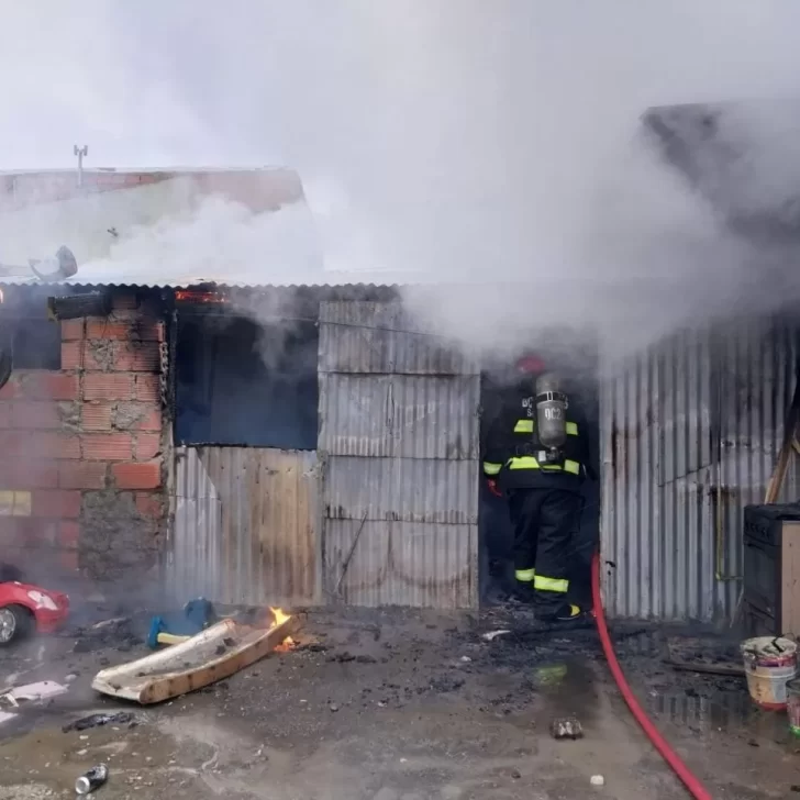 Una vivienda de Río Gallegos sufrió un voraz incendio por un desperfecto eléctrico