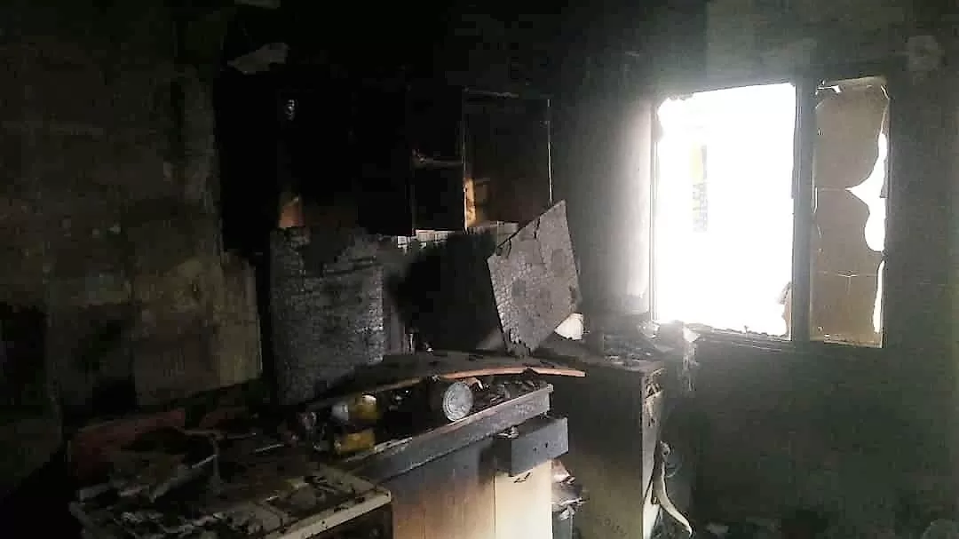 Albañil y su familia perdieron hasta la moto en el incendio de su casa y una mujer que lo contrató pidió ayuda porque “quedaron con lo puesto” Albañil y su familia perdieron hasta la moto en el incendio de su casa y una mujer que lo contrató pidió ayuda porque “quedaron con lo puesto”