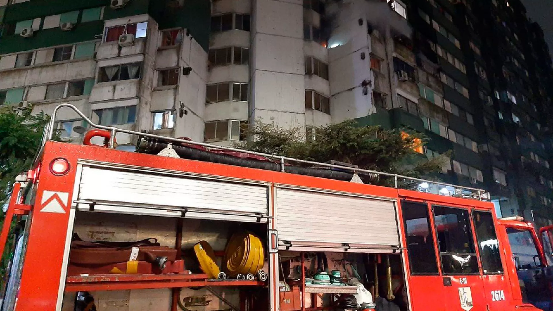 Un nene de 7 años falleció y otro de 3 se encuentra grave tras incendio de un departamento