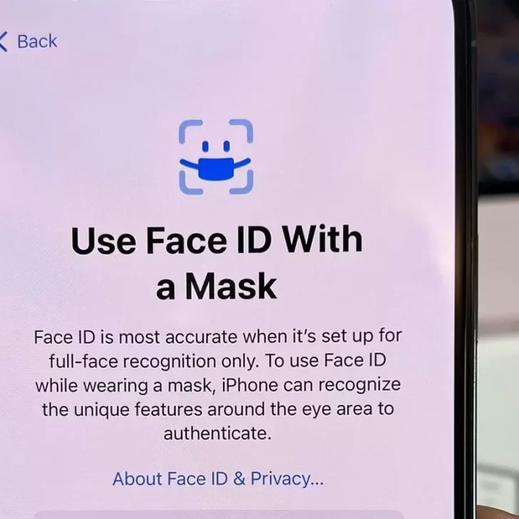 Cómo desbloquear la pantalla de tu iPhone con el barbijo puesto sin Apple Watch