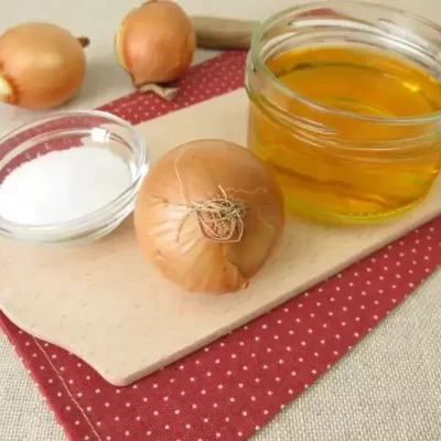¿Cómo se prepara el jarabe de cebolla para aliviar la tos?