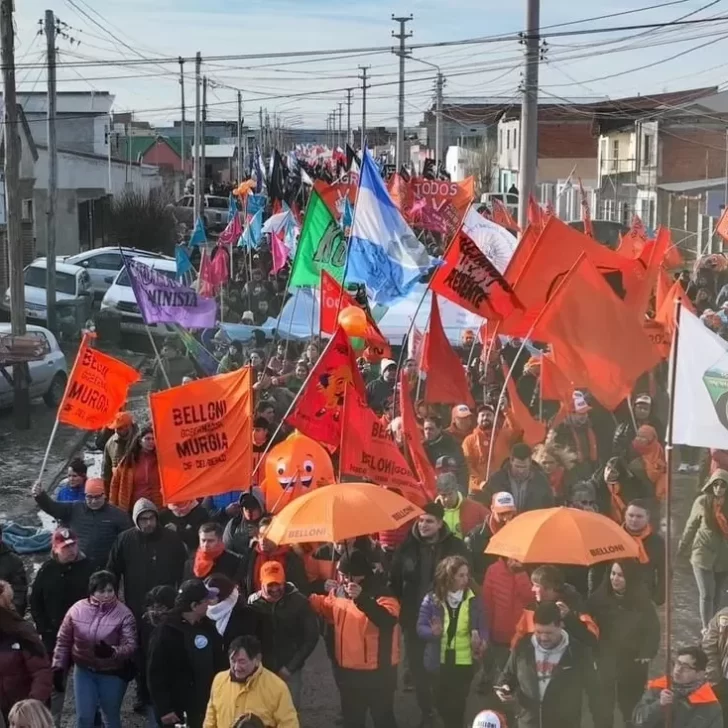 Javier Belloni encabezó una multitudinaria caminata en Río Gallegos a 15 días de las elecciones en Santa Cruz