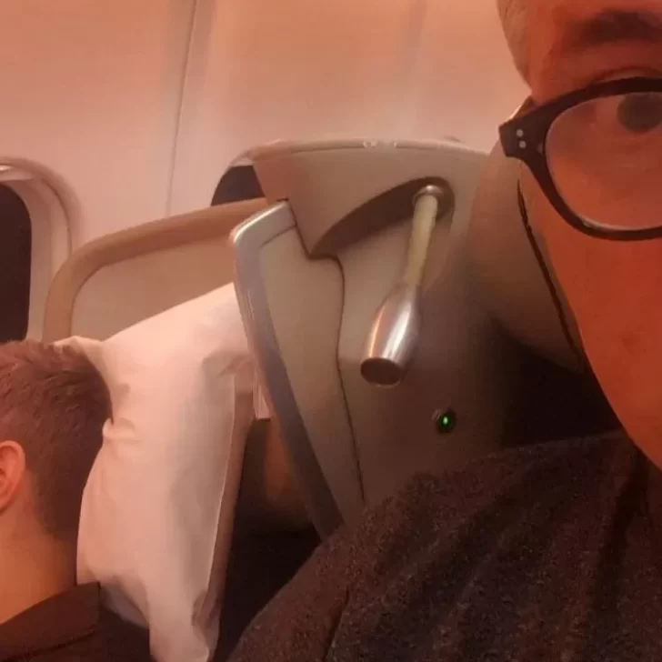 Habló el hombre que viajó al lado de Jey Mammon en el avión: “Estoy harto…” Habló el hombre que viajó al lado de Jey Mammon en el avión: “Estoy harto…”