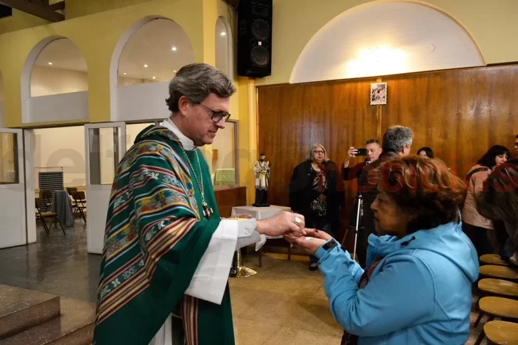 El obispo Jorge García Cuerva se despidió de Tierra del Fuego en una emotiva misa en Río Grande