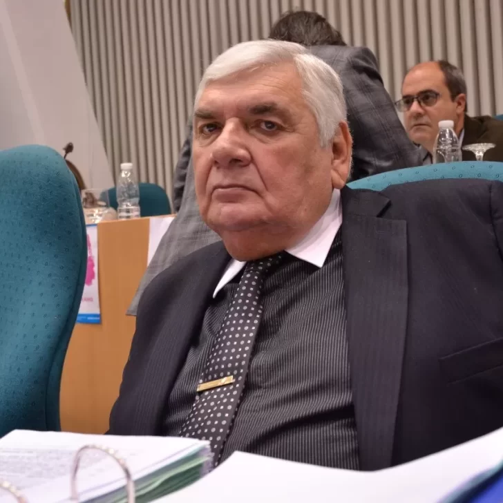 “Pepe” Bodlovic cuestionó el proyecto turístico en la Península de Magallanes: “La Patria no se vende” “Pepe” Bodlovic cuestionó el proyecto turístico en la Península de Magallanes: “La Patria no se vende”