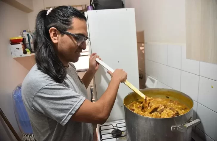 Locro Patagónico para el 1 de Mayo: un joven santacruceño deslumbra en Córdoba con su receta