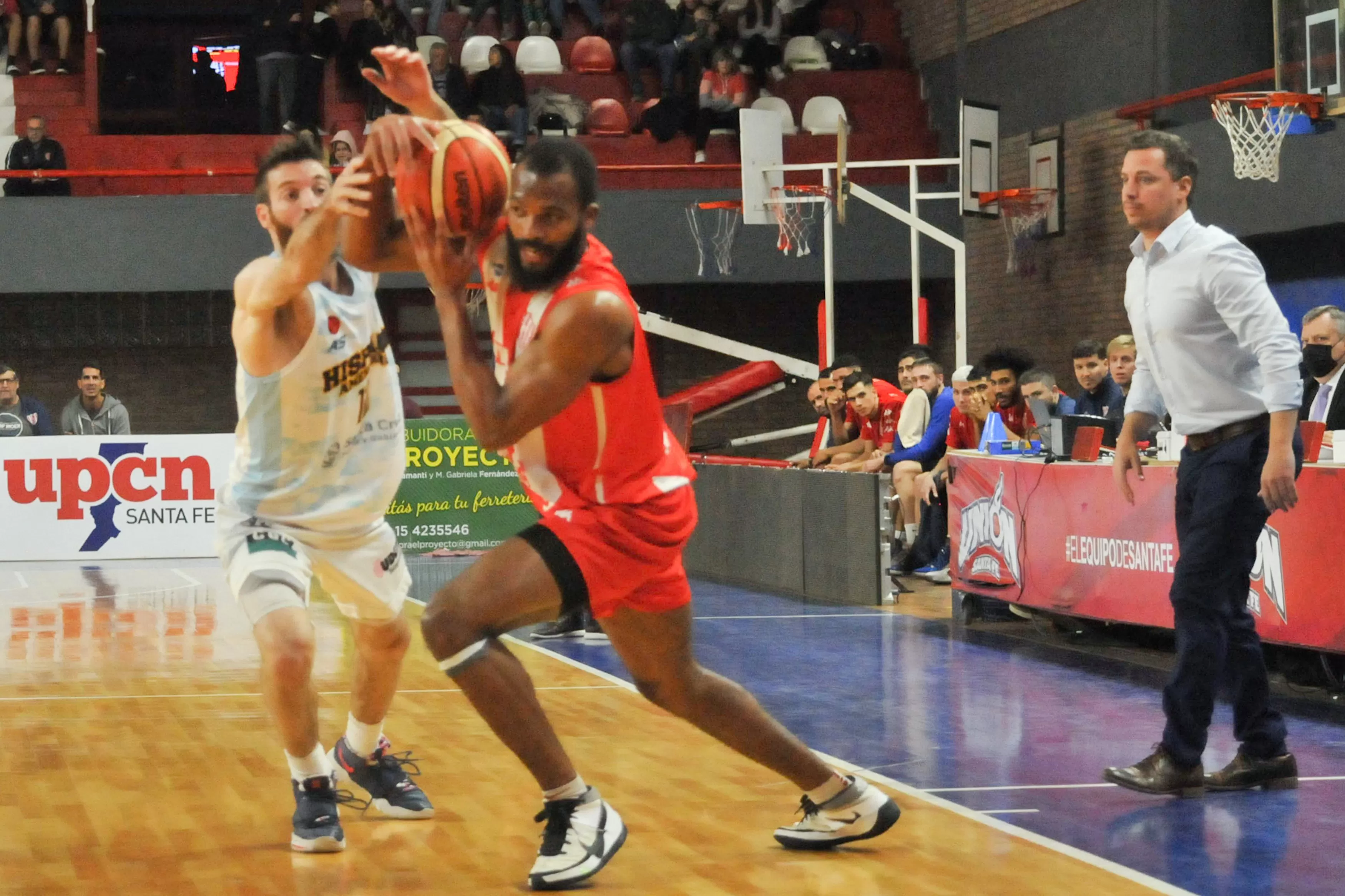 Liga Nacional de Básquet: ¡Súper Marcos! Con una noche deluxe de Saglietti, Hispano venció a Unión y se puso 1-0 Liga Nacional de Básquet: ¡Súper Marcos! Con una noche deluxe de Saglietti, Hispano venció a Unión y se puso 1-0