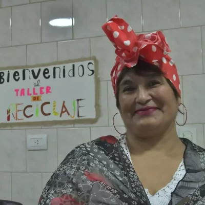 Soñar como hobby: el taller de reciclado para adultos mayores en el CIC Fátima de Río Gallegos