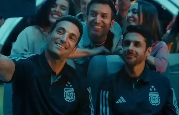 El divertido video de Lionel Scaloni y Pablo Aimar como azafatos de Aerolíneas Argentinas