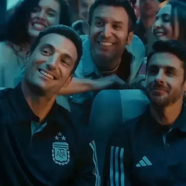 El divertido video de Lionel Scaloni y Pablo Aimar como azafatos de Aerolíneas Argentinas