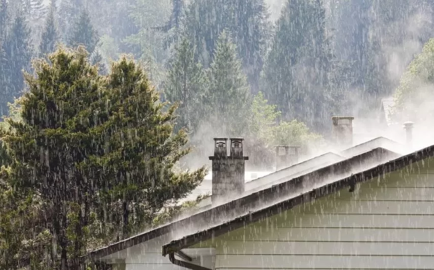 Alerta naranja por lluvias en la Comarca Andina: ¿Alivio para los incendios forestales?