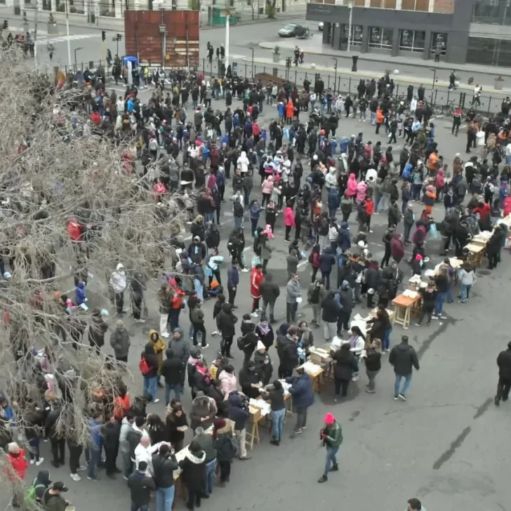 Río Gallegos celebró la Revolución de Mayo con locro popular, inauguración y anuncios Río Gallegos celebró la Revolución de Mayo con locro popular, inauguración y anuncios