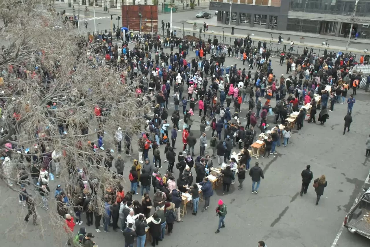 Río Gallegos celebró la Revolución de Mayo con locro popular, inauguración y anuncios Río Gallegos celebró la Revolución de Mayo con locro popular, inauguración y anuncios