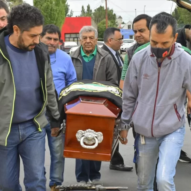 Último adiós a Juan Carlos Gargaglione: emotiva despedida a una de las grandes figuras del deporte de Río Gallegos Último adiós a Juan Carlos Gargaglione: emotiva despedida a una de las grandes figuras del deporte de Río Gallegos