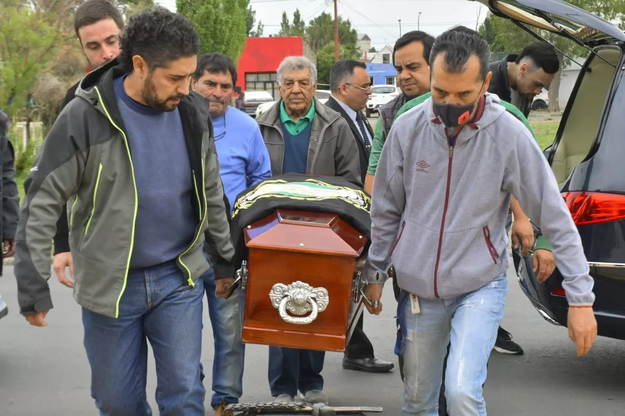 Último adiós a Juan Carlos Gargaglione: emotiva despedida a una de las grandes figuras del deporte de Río Gallegos Último adiós a Juan Carlos Gargaglione: emotiva despedida a una de las grandes figuras del deporte de Río Gallegos