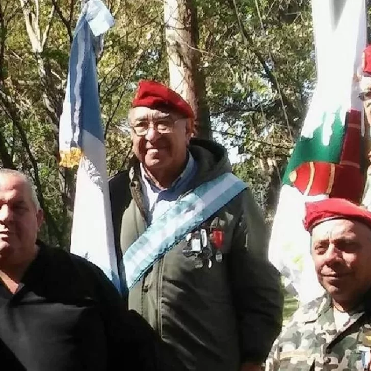 La historia del ex combatiente que rescató la bandera nacional