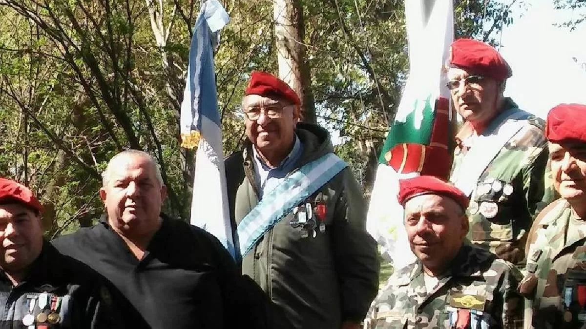 La historia del ex combatiente que rescató la bandera nacional