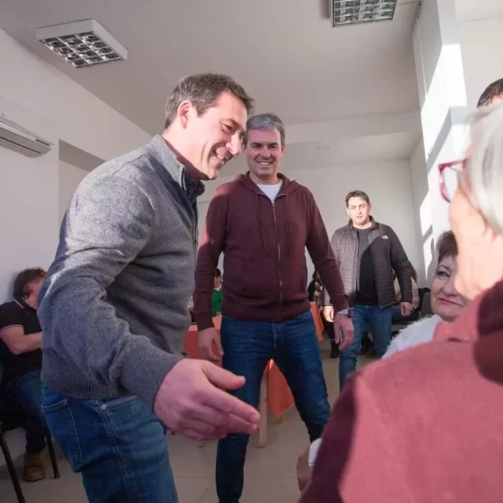 Juan Pablo Luque y Martín Cerdá visitaron a vecinos de Rada Tilly para escuchar sus necesidades