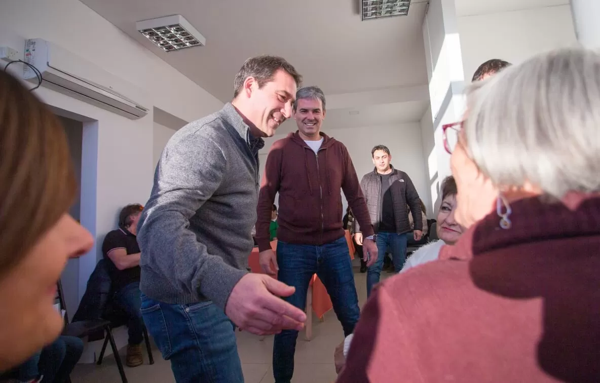 Juan Pablo Luque y Martín Cerdá visitaron a vecinos de Rada Tilly para escuchar sus necesidades