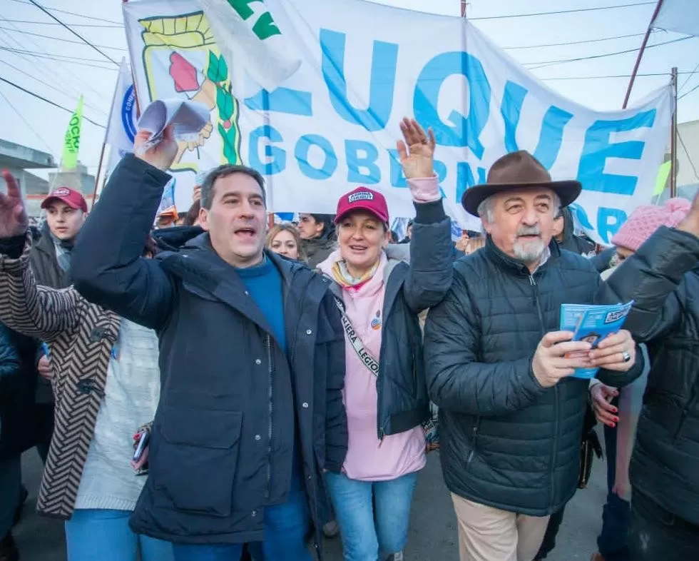 Luque, Macharashvili y Sampaoli recorrieron los barrios altos de Comodoro Rivadavia