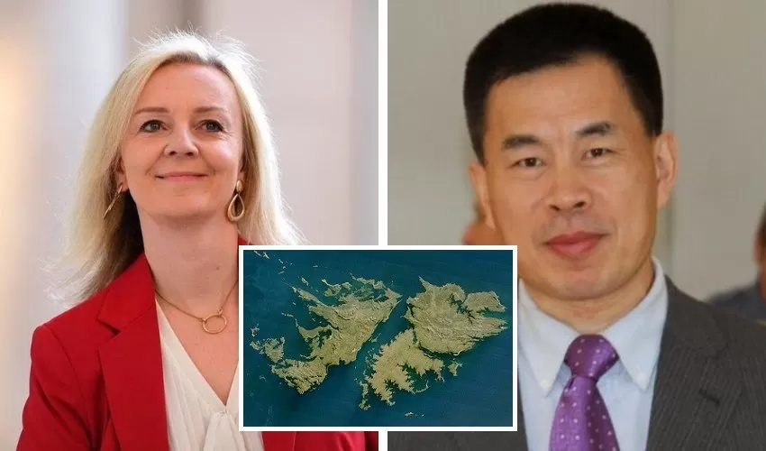 El polémico cruce entre la canciller británica y un periodista chino por las Islas Malvinas El polémico cruce entre la canciller británica y un periodista chino por las Islas Malvinas