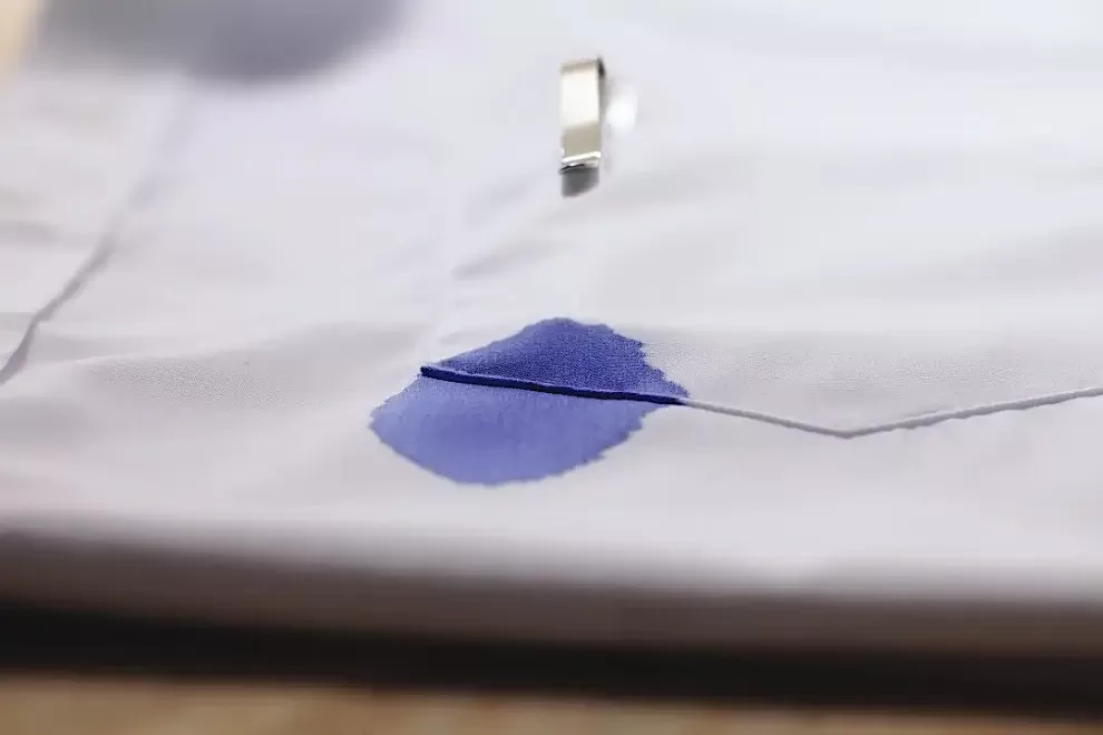 Cómo sacar las manchas de tinta de la ropa: cuatro trucos caseros infalibles