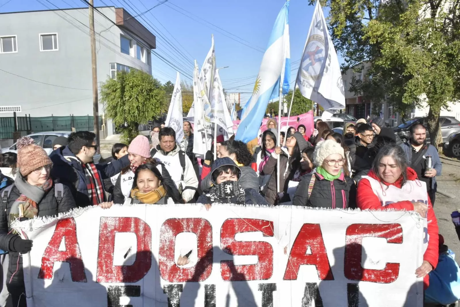 ADOSAC cedió y no irá al paro esta semana: el jueves habrá una marcha de antorchas