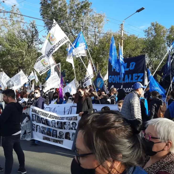 24M: Multitudinaria marcha en Río Gallegos por el Día de la Memoria por la Verdad y la Justicia