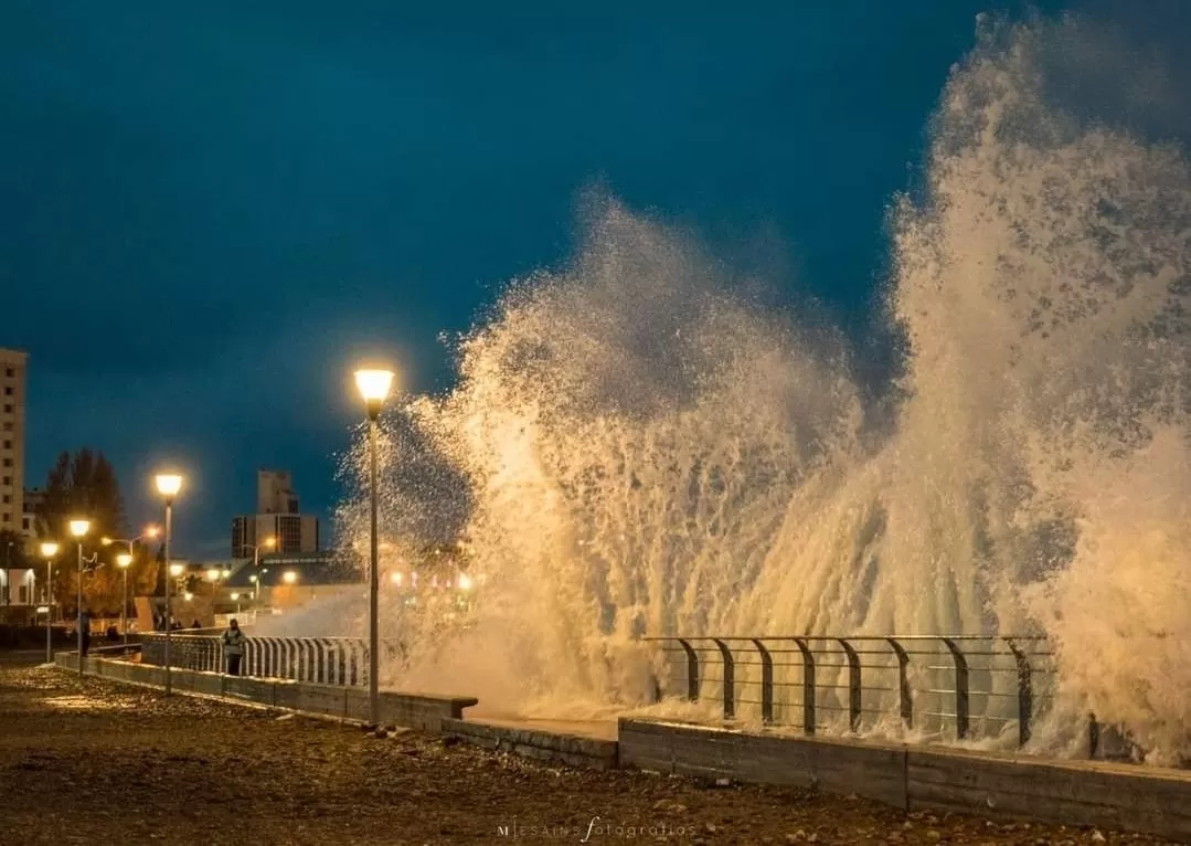 Video. Una fuerte marejada ocasionó daños en la costanera de Comodoro Rivadavia Video. Una fuerte marejada ocasionó daños en la costanera de Comodoro Rivadavia