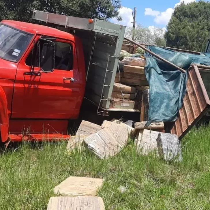Un camión de sandías chocó y descubrieron casi 5 toneladas de marihuana oculta entre la fruta Un camión de sandías chocó y descubrieron casi 5 toneladas de marihuana oculta entre la fruta