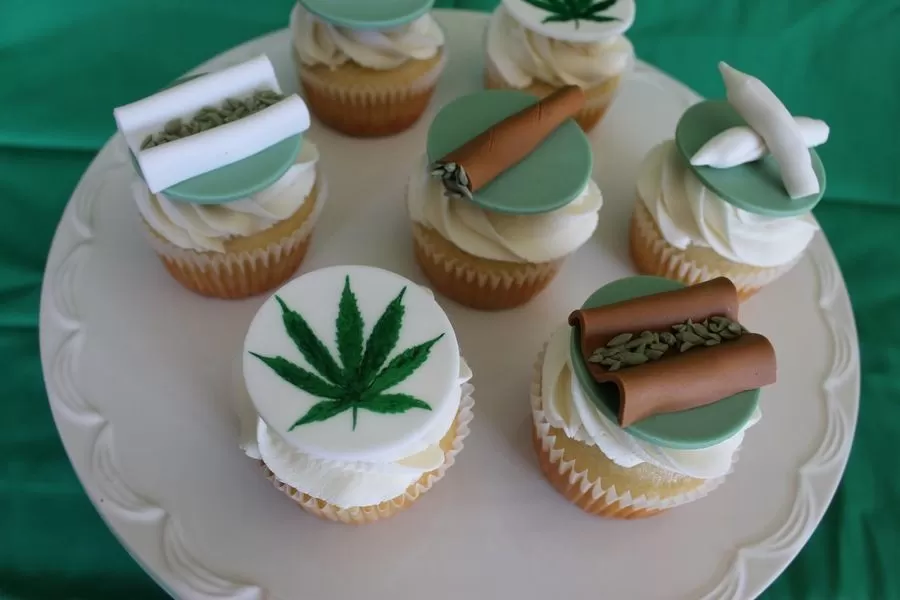 “Postres felices”: detuvieron a dos pasteleras que vendían tortas con marihuana y drogas sintéticas “Postres felices”: detuvieron a dos pasteleras que vendían tortas con marihuana y drogas sintéticas