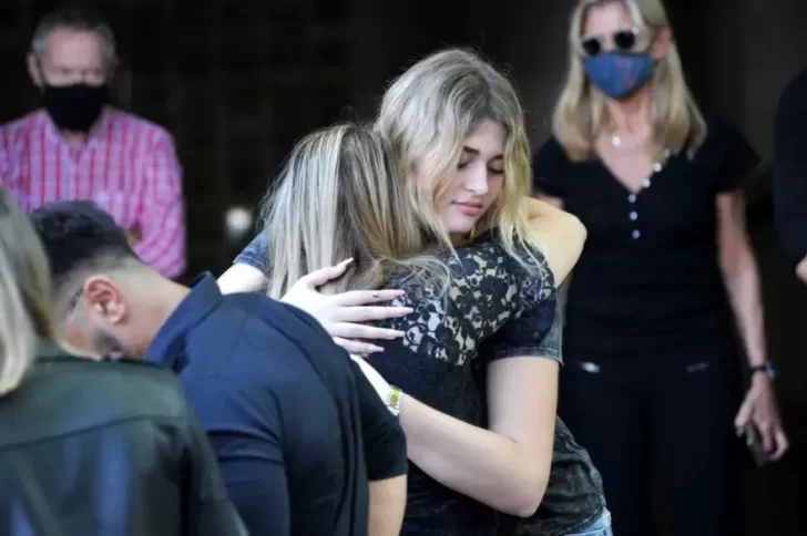 El dolor de Martita y Felipe Fort en el último adiós a Gustavo Martínez