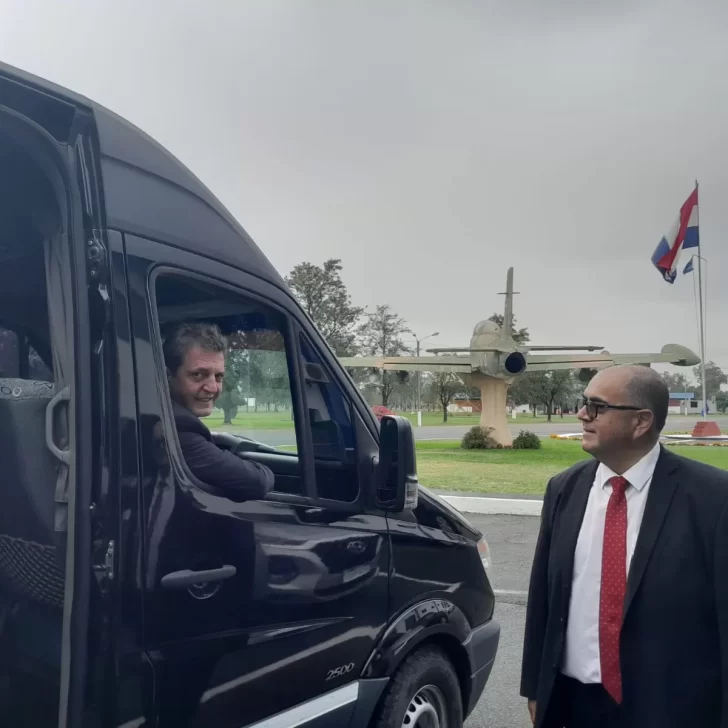 Sergio Massa da por terminado el ida y vuelta con el FMI hasta noviembre y llegó a Paraguay para reunirse con Santiago Peña