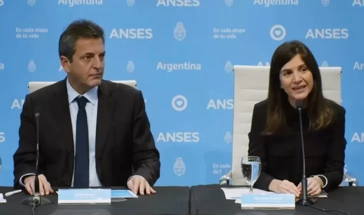 Sergio Massa y Fernanda Raverta anunciaron créditos de hasta $400.000 para jubilados y pensionados de ANSES