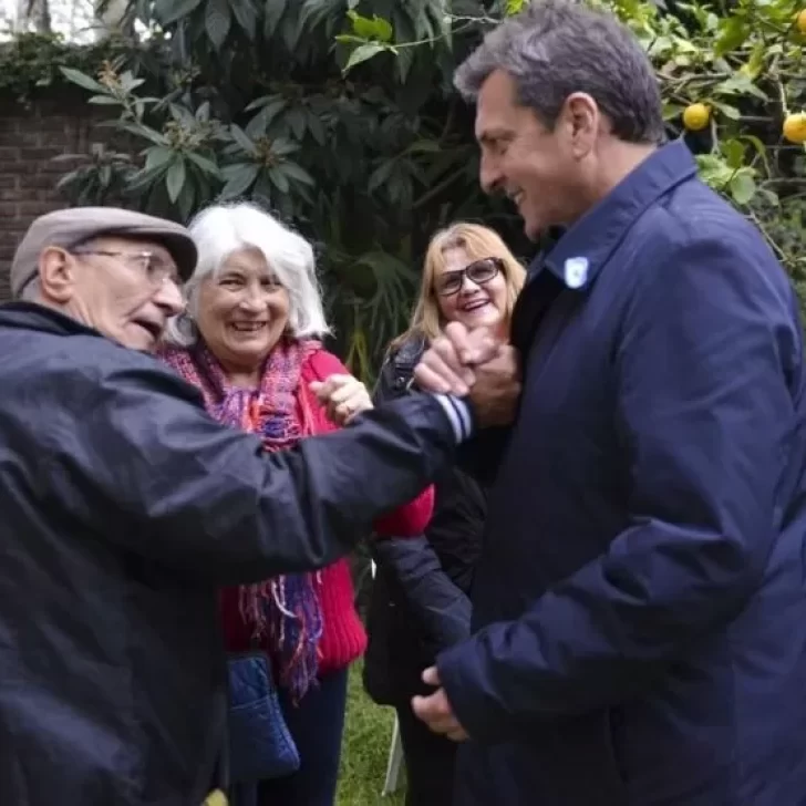 Jubilados: Massa anunció un refuerzo de $37.000 y créditos de hasta $400.000 con tasa subsidiada