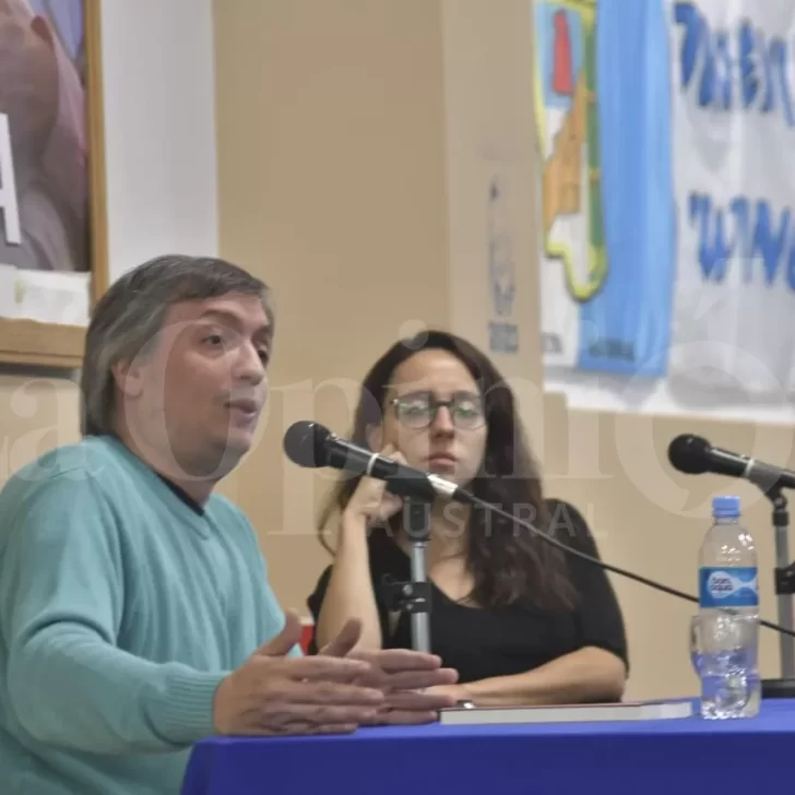 Máximo Kirchner participó en Río Gallegos de la presentación del libro “Eva y las mujeres: Una historia de irreverencia”