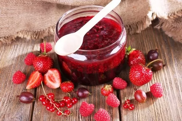Conservas caseras: receta sencilla para preparar mermelada de frutos rojos