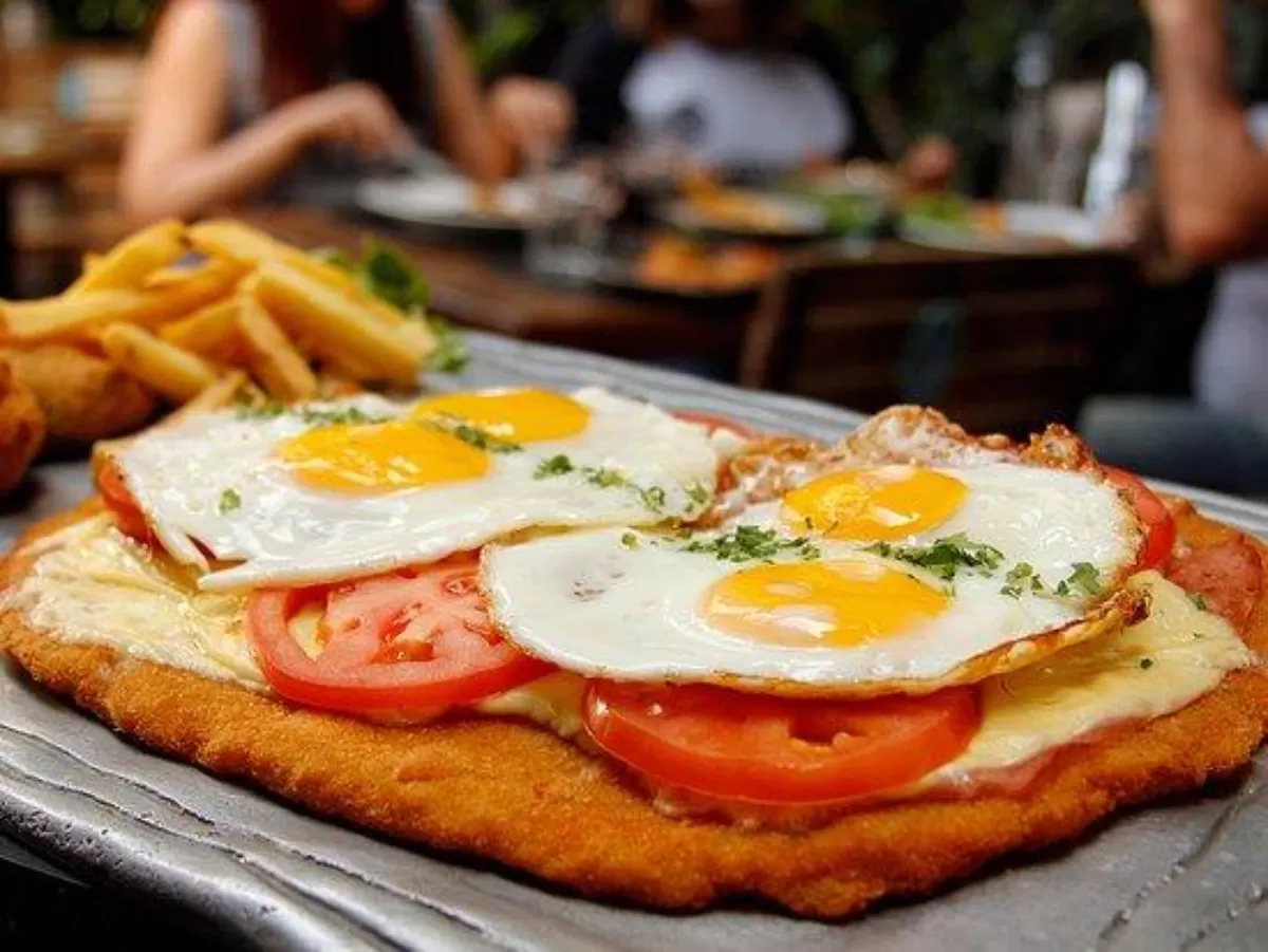 Milapizza napolitana, una receta abundante para celebrar el Día del Amigo