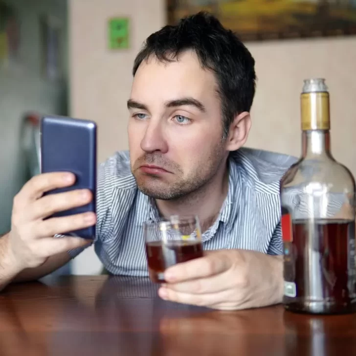 WhatsApp incorporaría el “modo borracho”, una nueva herramienta para evitar enviar mensajes comprometedores WhatsApp incorporaría el “modo borracho”, una nueva herramienta para evitar enviar mensajes comprometedores