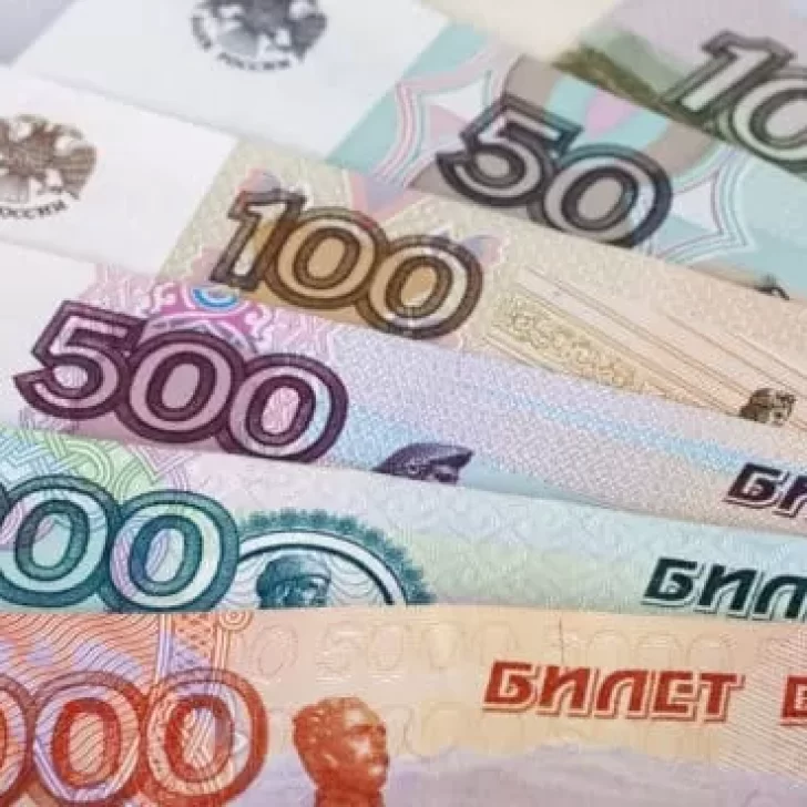 Uno a uno: por las sanciones a Rusia, el rublo cae y vale un peso argentino