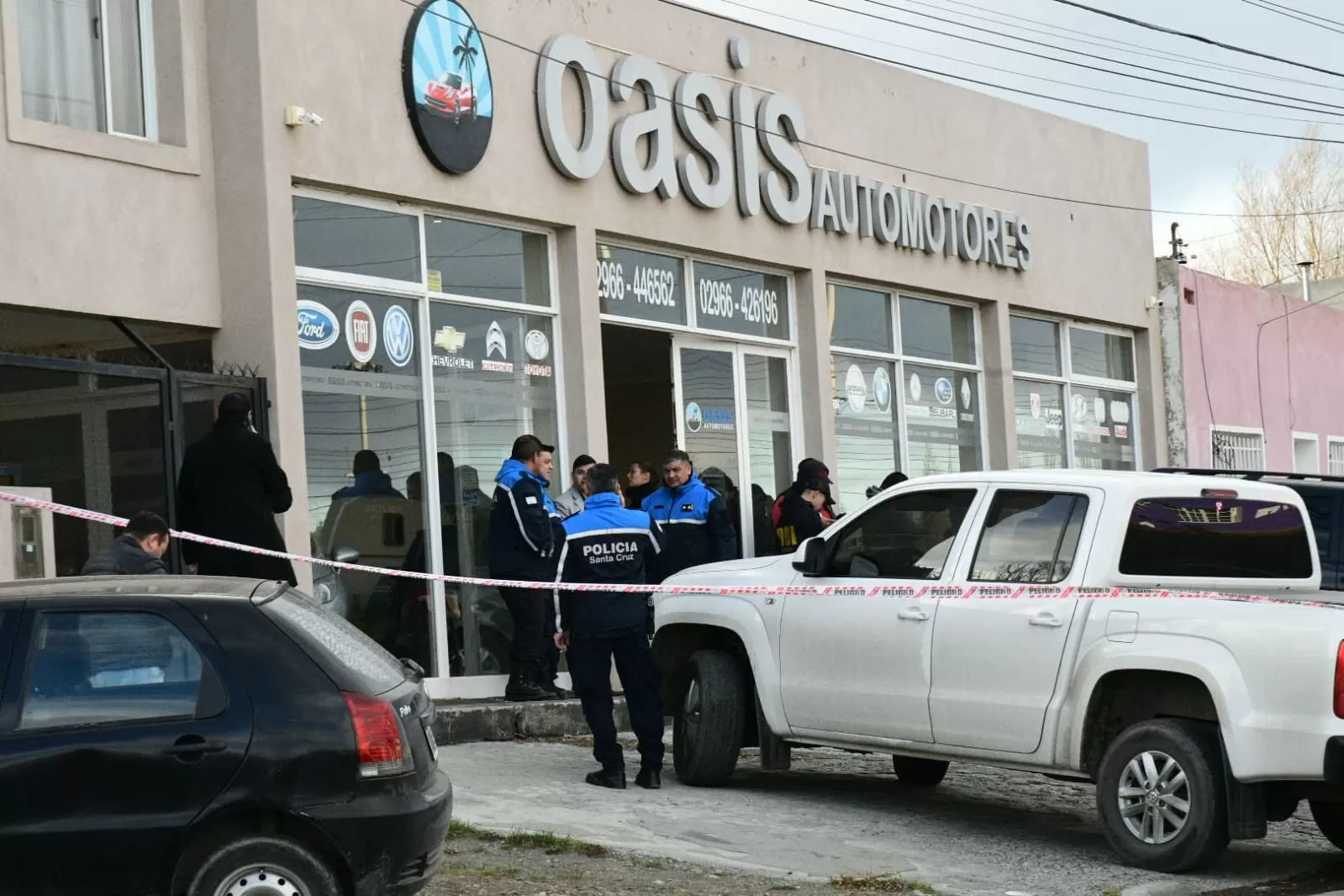  La Policía en el lugar donde se produjo el deceso de Franco. FOTO: JOSÉ SILVA/LA OPINIÓN AUSTRAL
