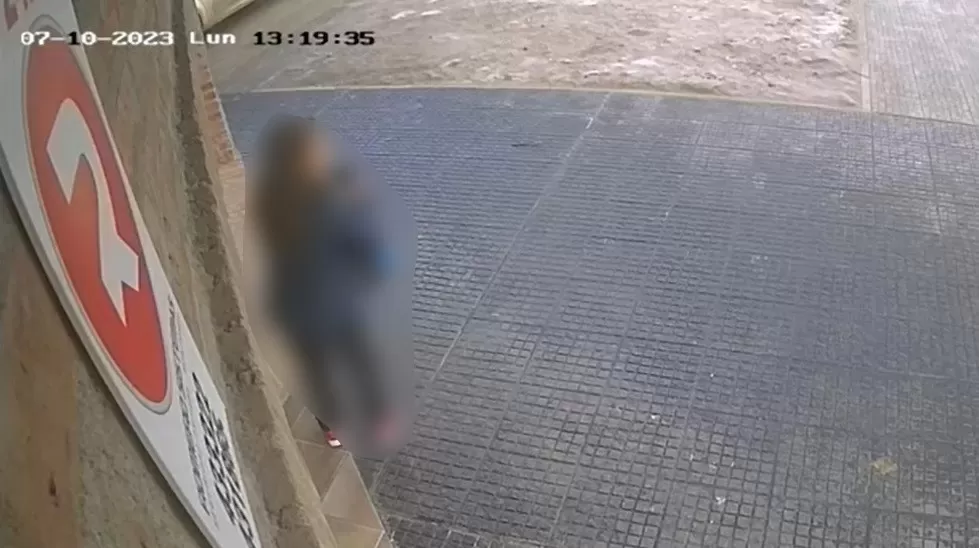 Mujer se llevó una billetera, quiso devolverla pero después se arrepintió