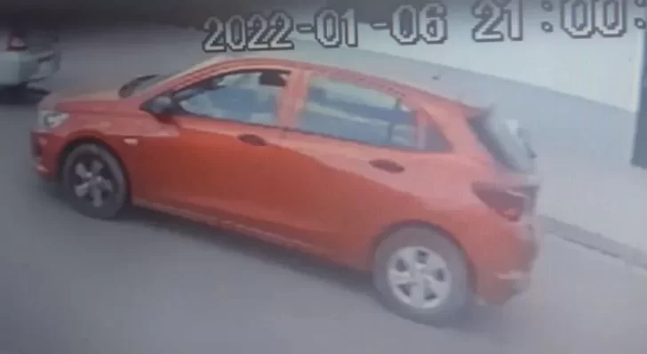 Video. Una mujer atropelló a una nena, huyó y ahora la busca la Policía
