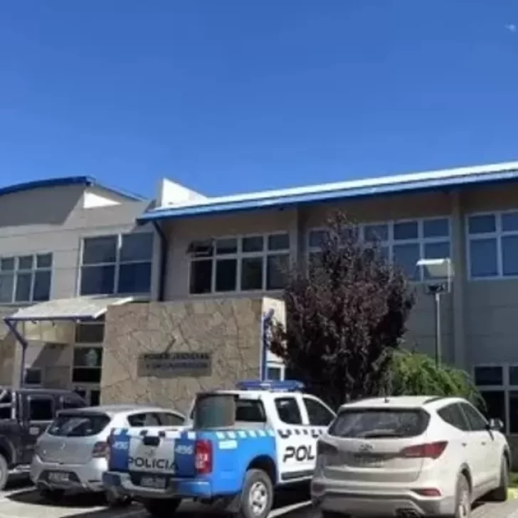 Un preso intentó comer un pedazo de pared durante un motín y casi muere asfixiado