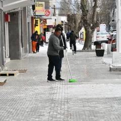Cómo limpiar la nieve y la escarcha de la vereda