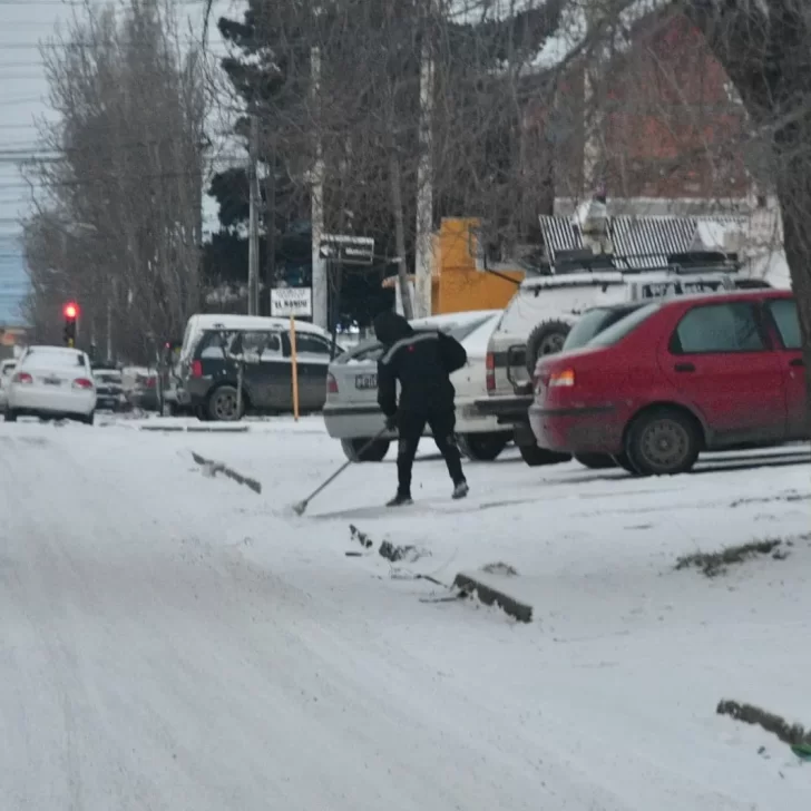 Así amaneció Río Gallegos tras una nueva nevada y una sensación térmica de -17°C