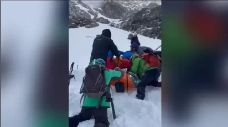 Una mujer quedó atrapada en una avalancha en Tierra del Fuego: mirá el video del rescate