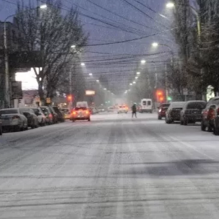 Hay pronóstico de nieve: cuáles son los mejores consejos para manejar y cómo colocar cadenas en las ruedas