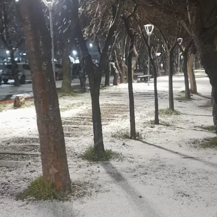 Río Gallegos, cubierta de blanco durante la primera nevada