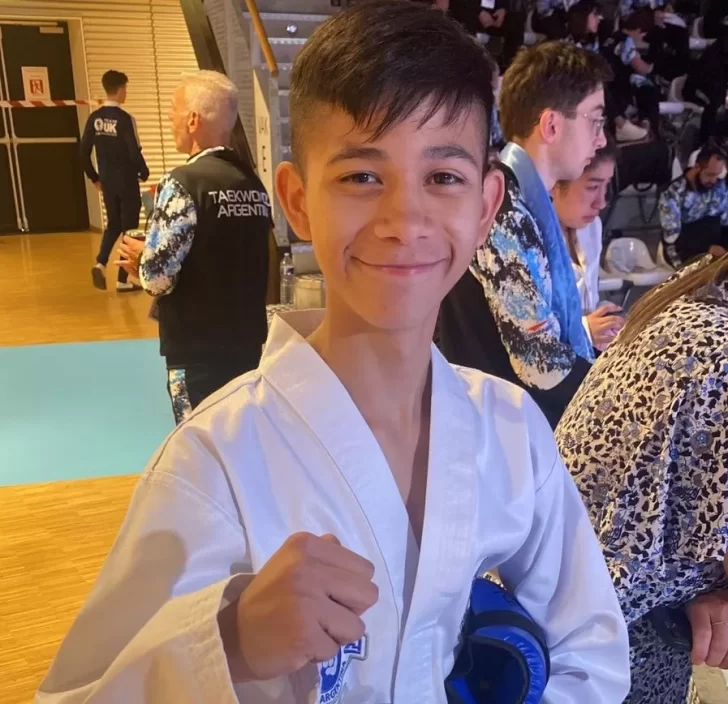 Noam Noguera debutó en el Mundial de Taekwondo ITF y cayó por decisión de los jueces en cuartos de final ante Uzbekistán